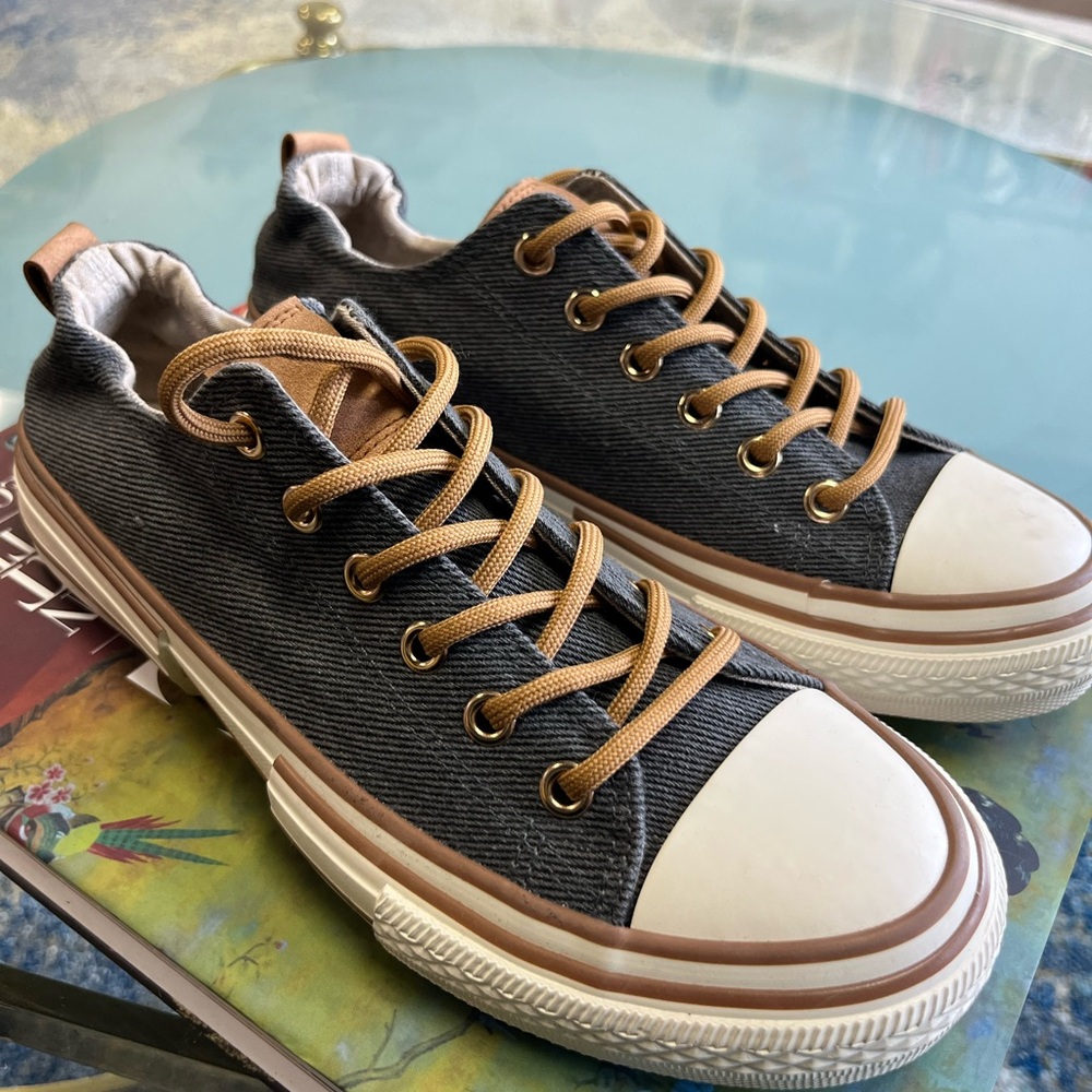 Very G sneakers